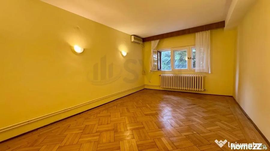 Casă cu 4 camere cu Teren 300 Mp în Arcul de Triumf