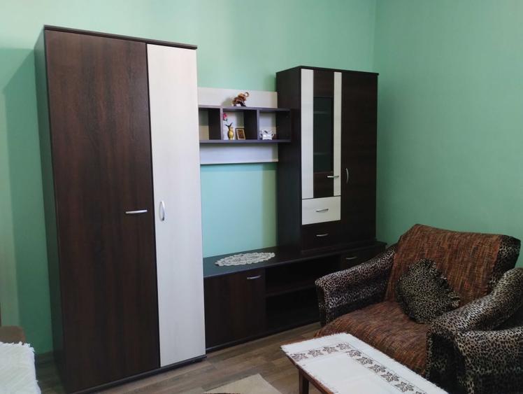 Apartament cu 3 camere decomandat în Piața Cluj