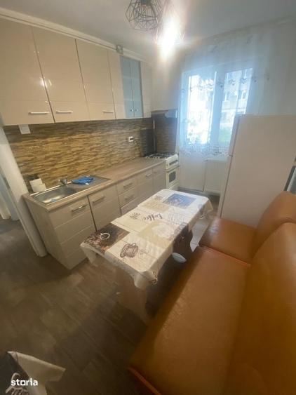 Apartament cu 3 camere în Micro 6
