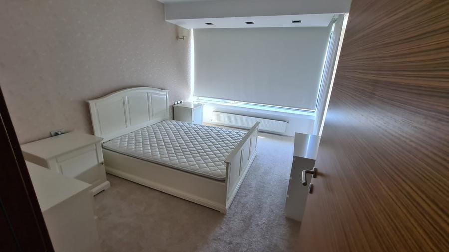 Apartament cu 3 camere semidecomandat în Herăstrău