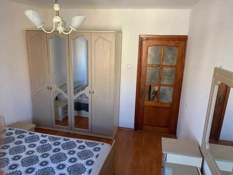 Apartament cu 3 camere decomandat, mobilat în Dacia