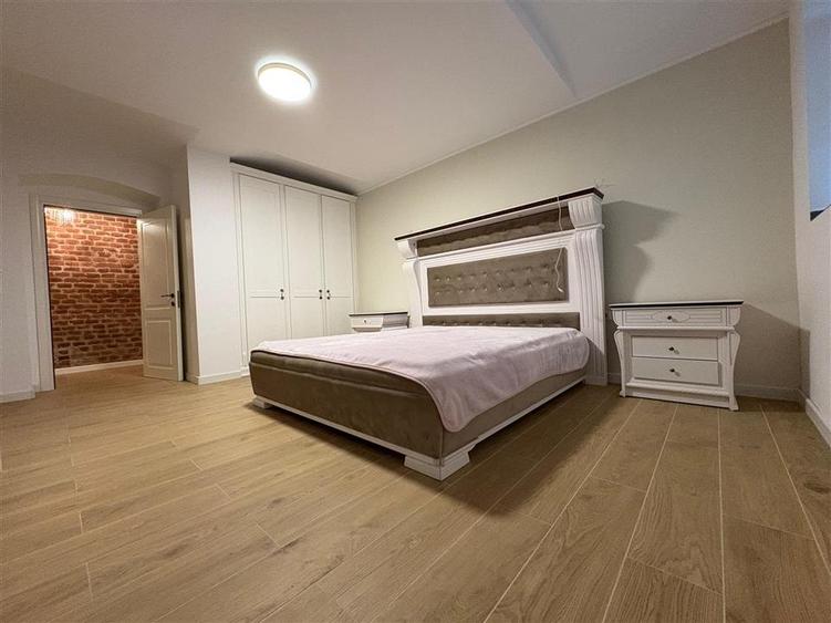 Apartament cu 3 camere decomandat, mobilat în P-ța Maria