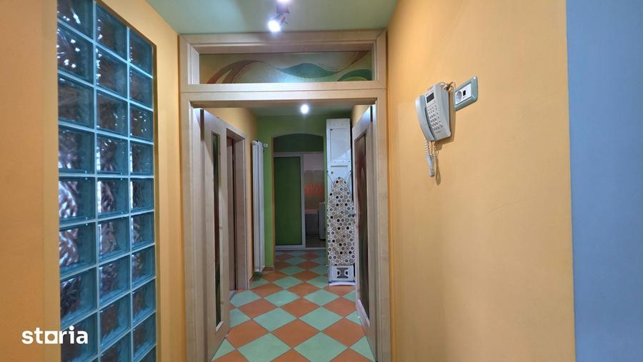 Apartament cu 4 camere decomandat în Complex Studențesc