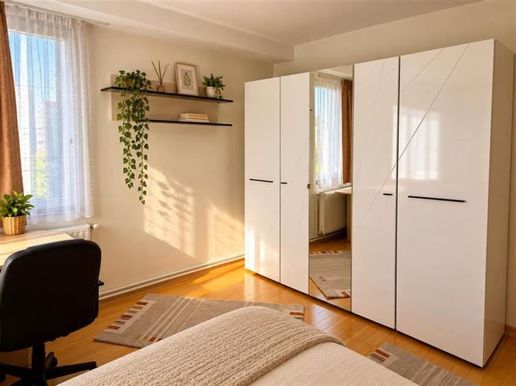 Apartament cu 3 camere decomandat, mobilat în Centrul Civic