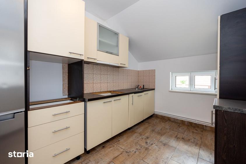 Casă cu 10 camere cu Teren 630 Mp în Bunloc
