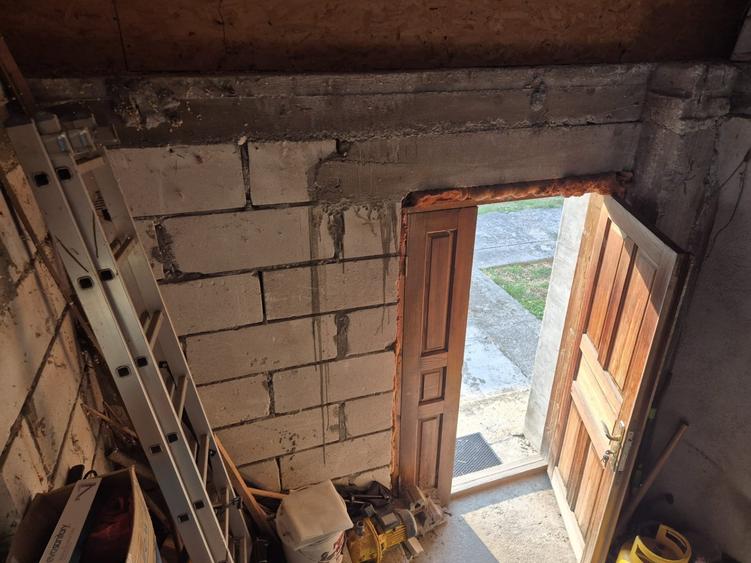 Casă individuală cu 3 camere cu Canalizare în Tunari