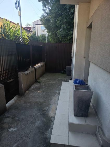 Casă cu 4 camere în Tineretului