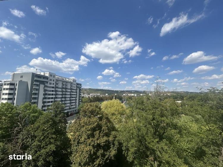 Apartament cu 4 camere decomandat în Plopilor