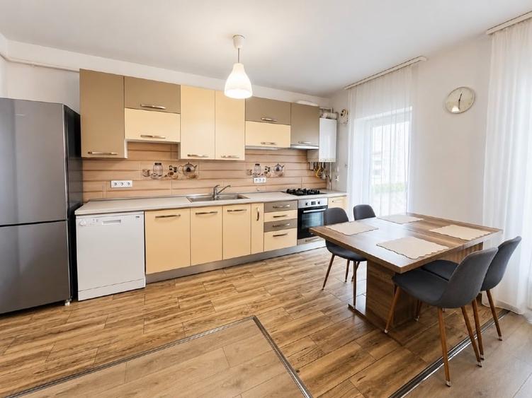 Apartament cu 3 camere decomandat, mobilat în Central