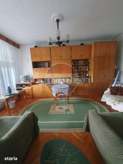 Apartament cu 4 camere decomandat în Sud