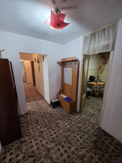 Apartament cu 3 camere decomandat în Titan