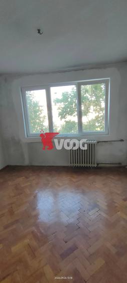 Apartament cu 3 camere semidecomandat în Dacia
