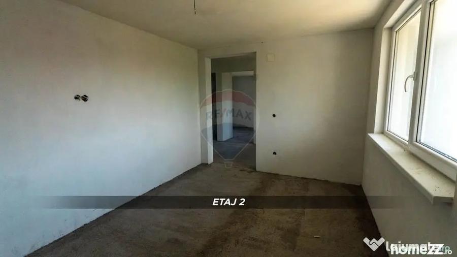 Casă cu 5 camere cu Teren 600 Mp în Mireșu Mare