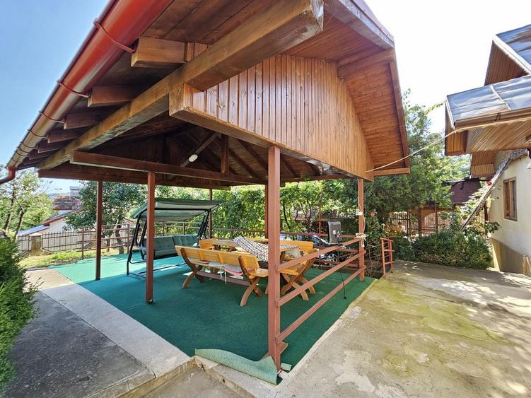 Casă individuală cu 7 camere cu Teren 1858 Mp în Vintilă Vodă