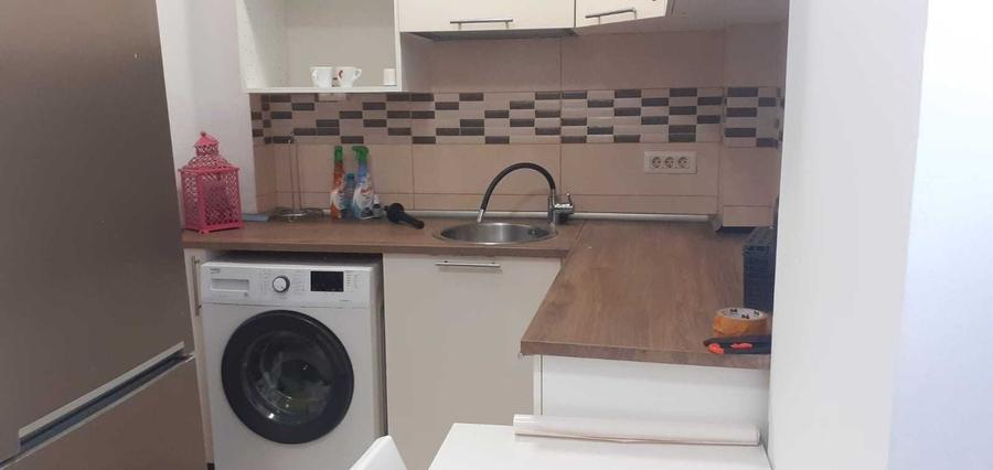 Apartament cu 3 camere semidecomandat în Regina Elisabeta