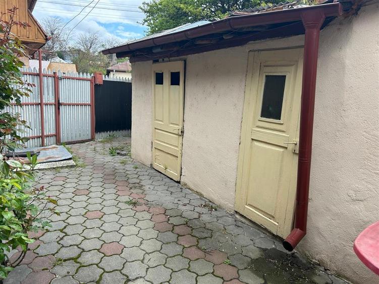 Casă cu 2 camere cu Canalizare în Central