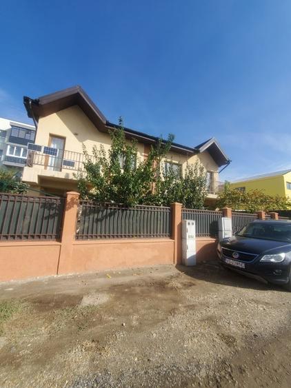 Casă cu 4 camere în Titan