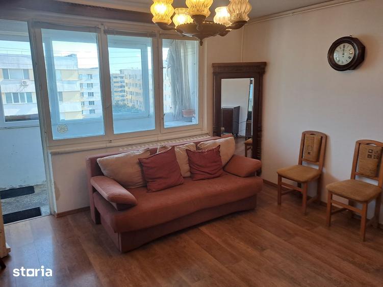 Apartament cu 3 camere semidecomandat în Tei