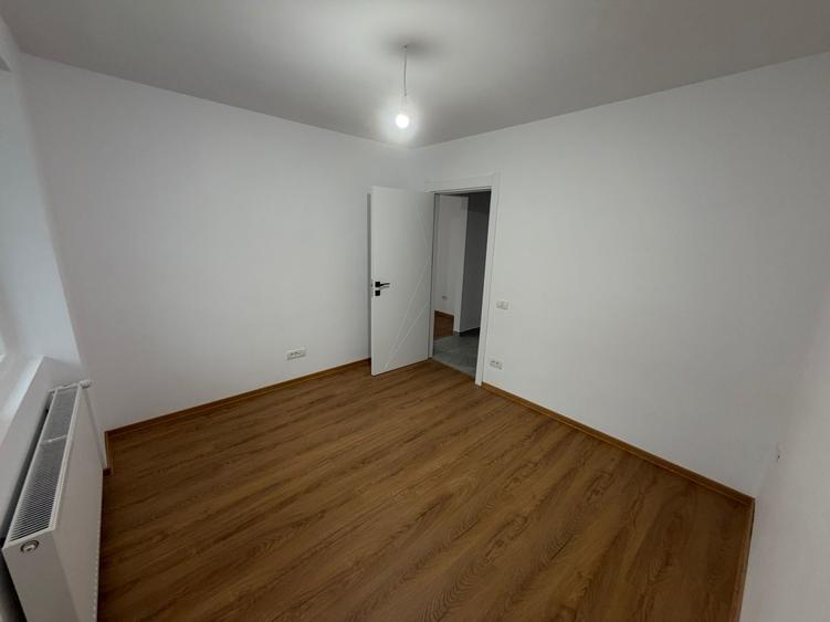 Apartament cu 3 camere semidecomandat în Vatra Luminoasă