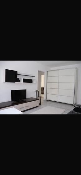 Apartament cu 3 camere semidecomandat în Vlădeni
