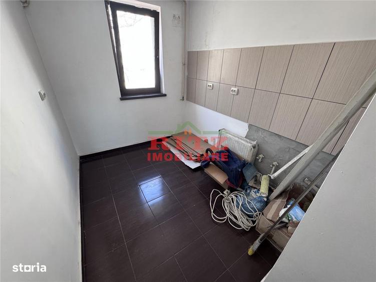 Apartament cu 4 camere decomandat în Crișan