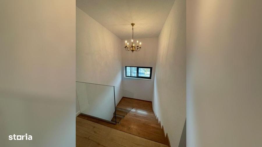 Casă cu 4 camere cu Teren 400 Mp în Central