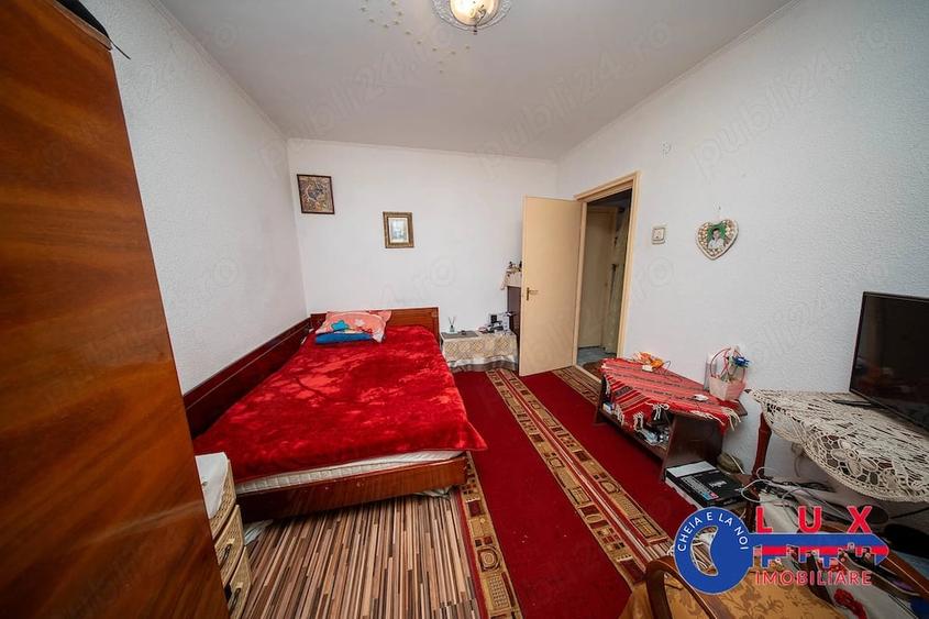 Apartament cu 3 camere semidecomandat în Babadag