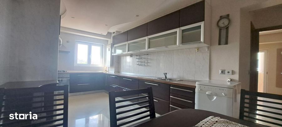 Apartament cu 3 camere decomandat în Tei