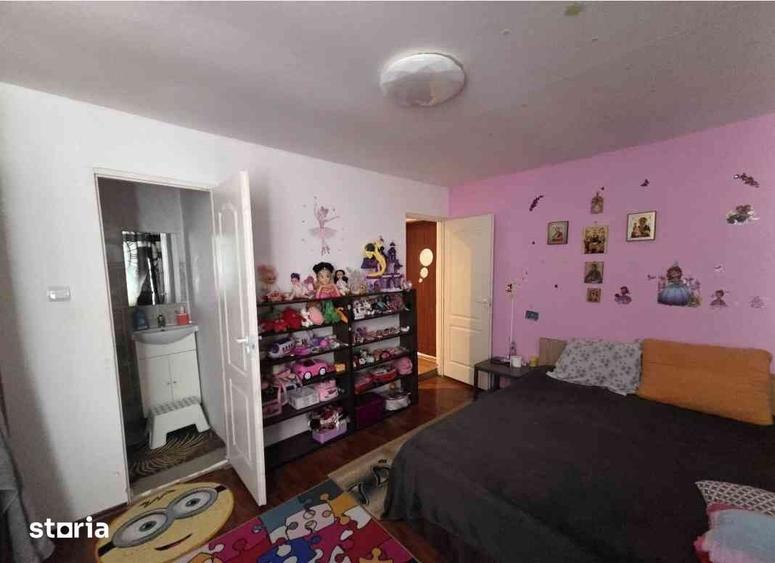 Casă cu 9 camere cu Teren 600 Mp în Central