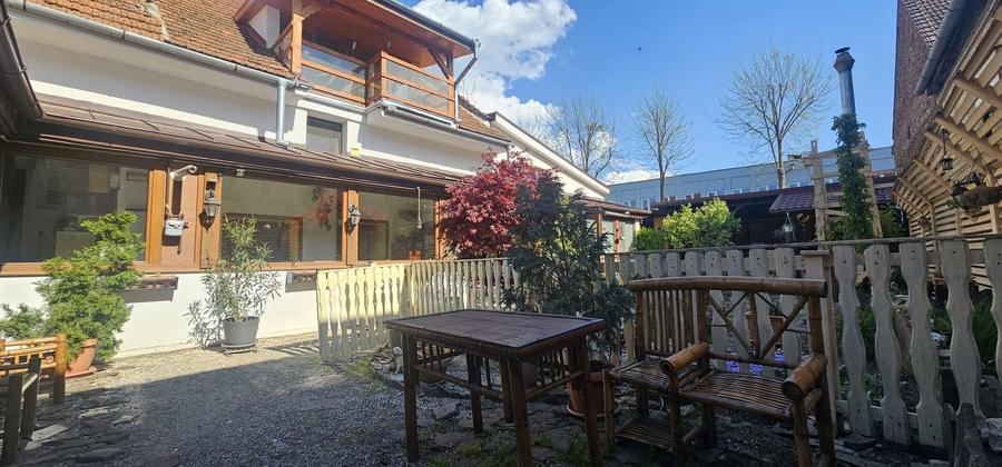 Casă individuală cu 7 camere cu Canalizare în Brașovul Vechi