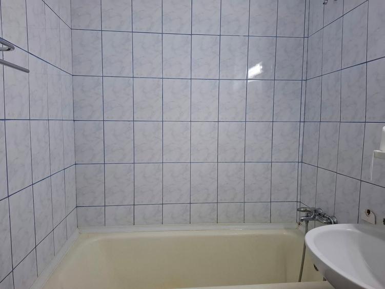 Apartament cu 3 camere semidecomandat în Grivița
