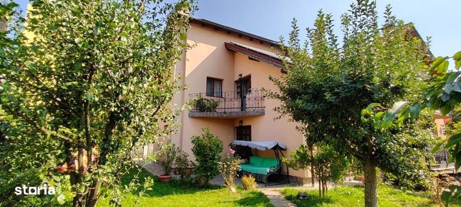 Casă cu 2 camere decomandat în Central