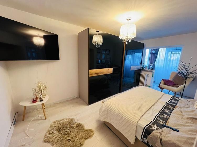 Apartament cu 2 camere decomandat în Tractorul