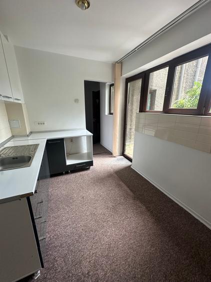 Apartament cu 5 camere decomandat în P-ța Romană