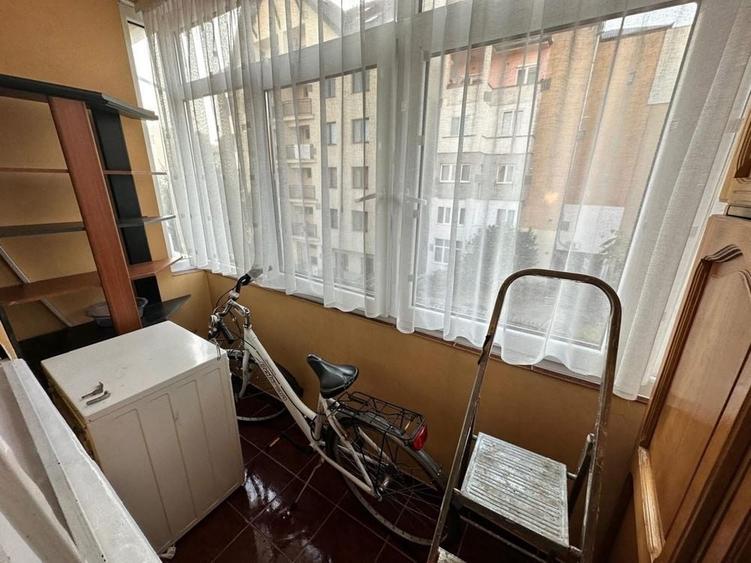 Ofer spre vanzare Apartament 3 Camere + Hol in zona centrala Et. 2 - 5