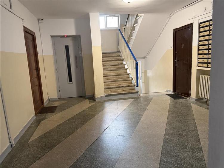 Apartament cu 2 camere semidecomandat în Apusului