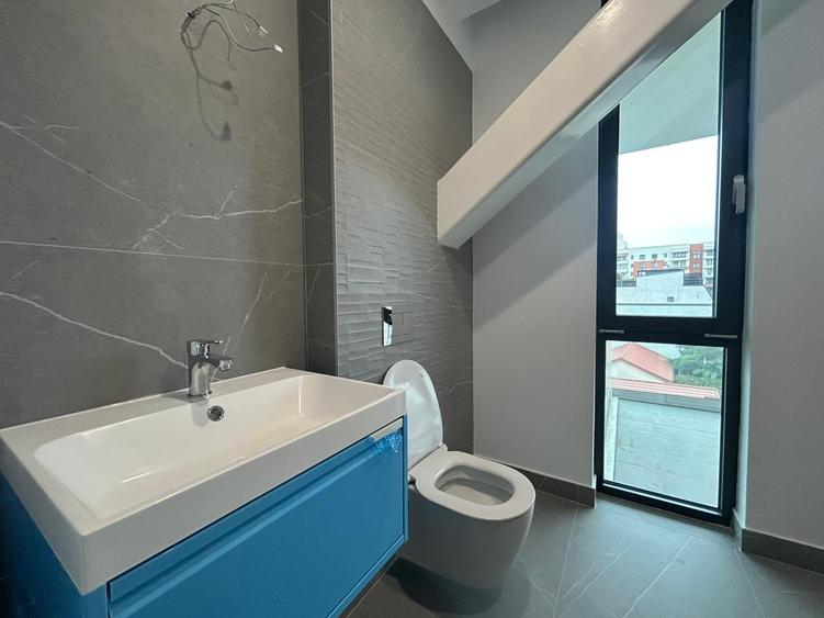 Apartament cu 4 camere semidecomandat în Aviației