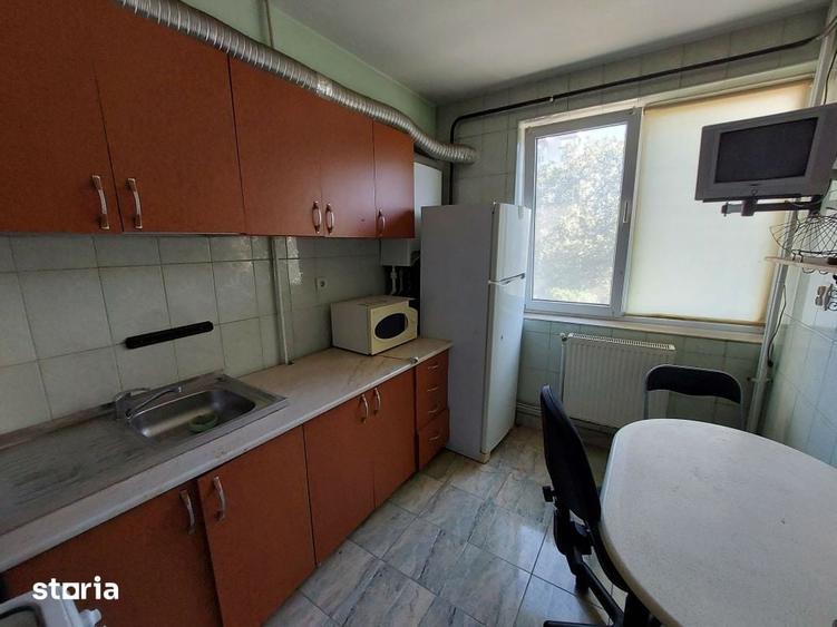 Apartament cu 3 camere semidecomandat în Independenței