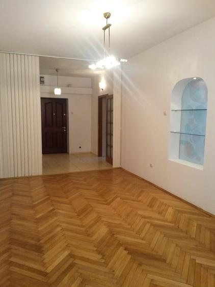 Apartament cu 2 camere semidecomandat, mobilat în Primăverii