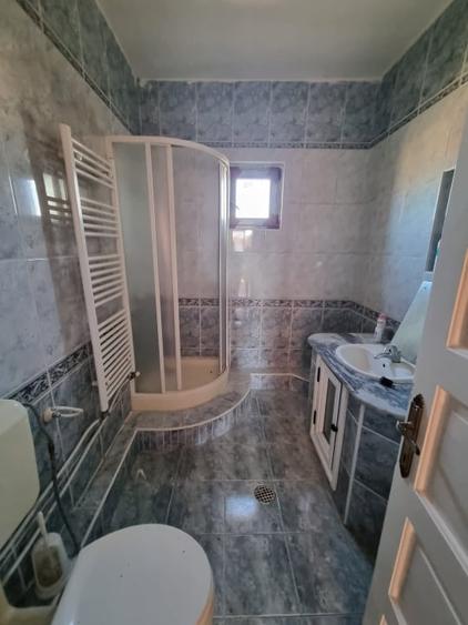 Casă individuală cu 8 camere cu Canalizare în Păulești