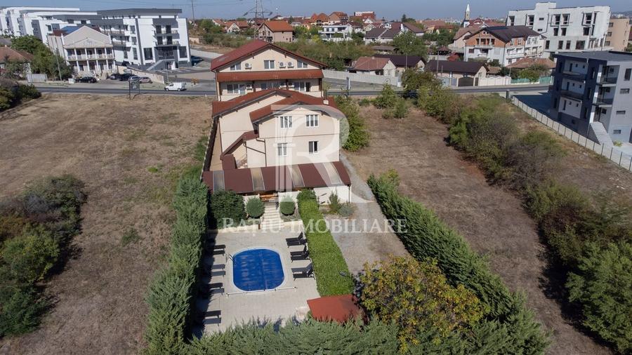 Casă individuală cu 18 camere cu Piscina în Sânmartin