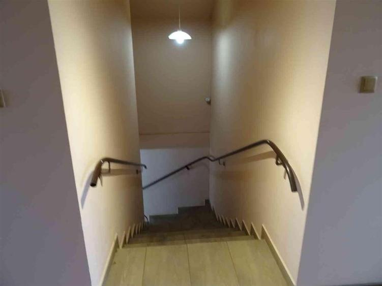 Casă individuală cu 5 camere cu Canalizare în Central
