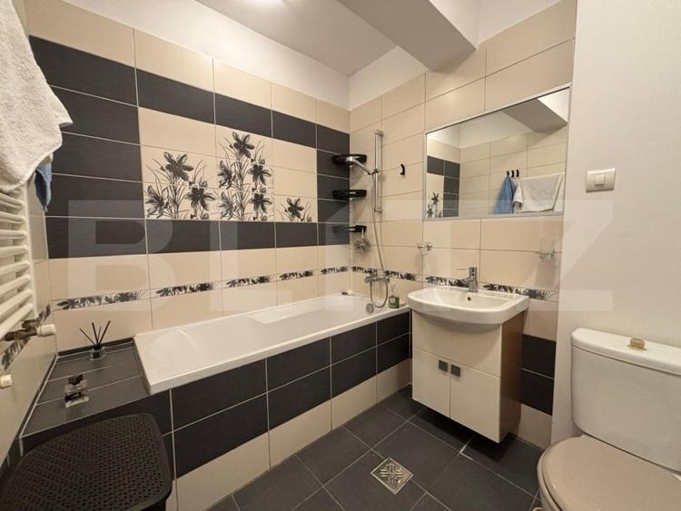 Apartament cu 3 camere semidecomandat, mobilat în Florești