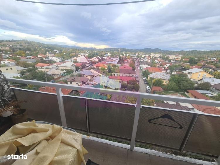 Apartament cu 3 camere decomandat în Cuza