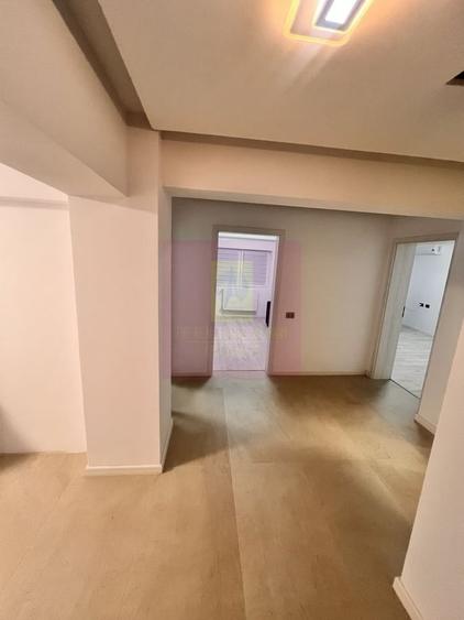 Apartament cu 3 camere decomandat în Decebal