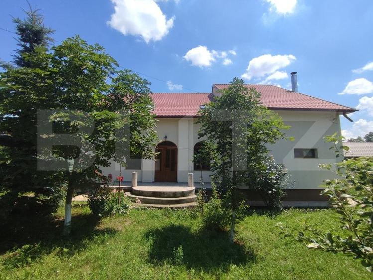 Casă individuală cu 8 camere cu Canalizare în Cătămărești-Deal