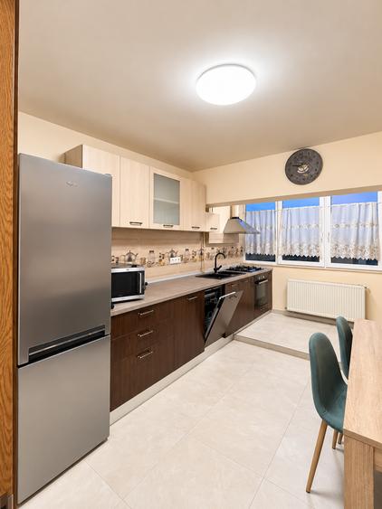 Apartament cu 3 camere decomandat în Lipovei