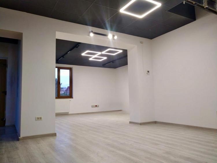 Casă individuală cu 9 camere cu Teren 803 Mp în Cetate