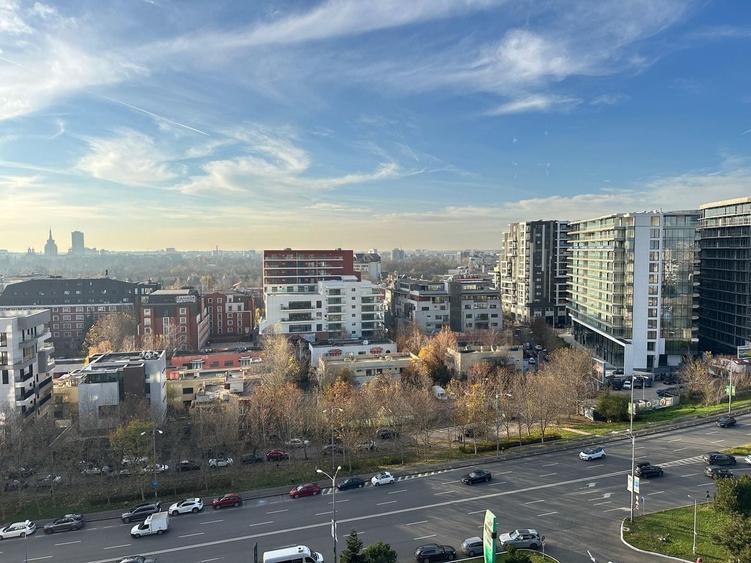 Apartament cu 5 camere decomandat, mobilat în Herăstrău