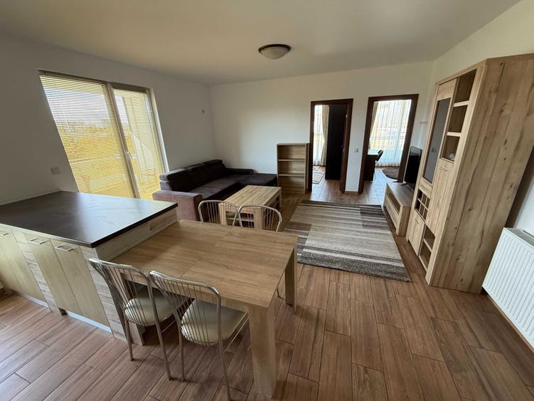 Apartament cu 3 camere semidecomandat în Exterior Vest